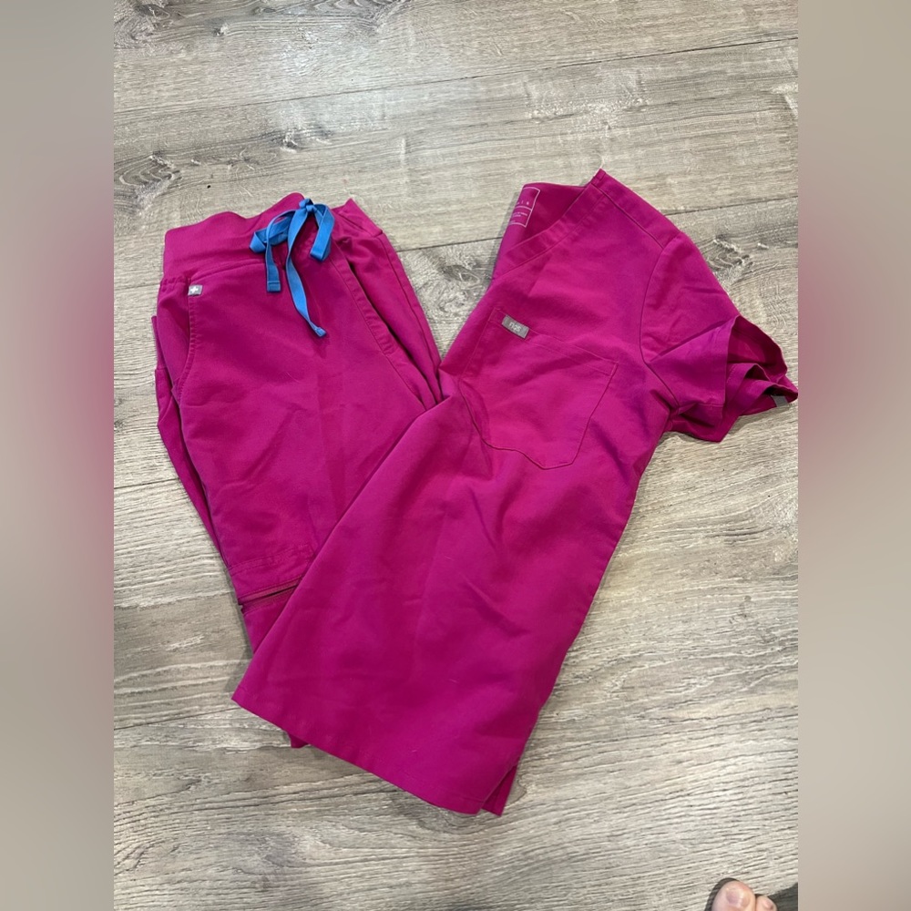 Scrub set size small